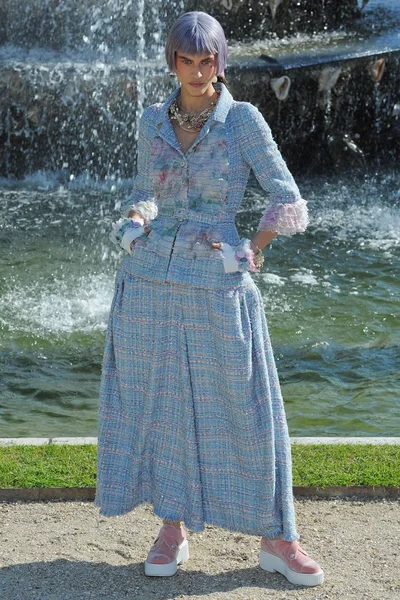 Look 10